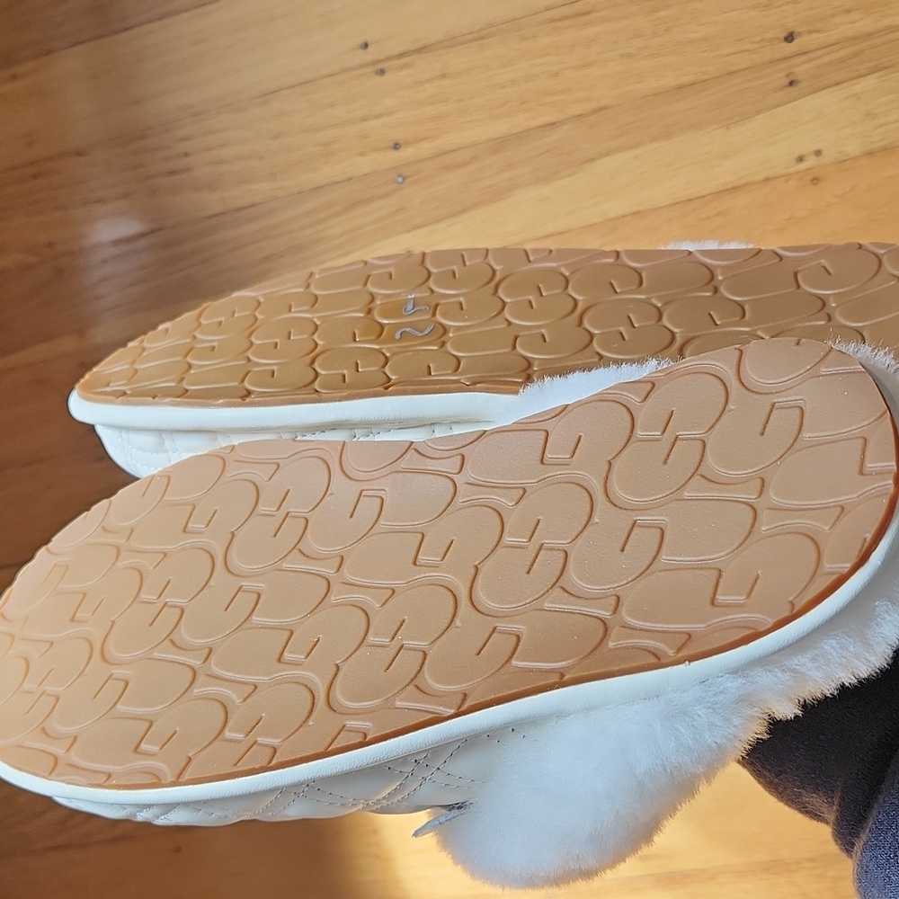UGG Scuffette II Quilted in White, Women, Sz 9 - Picture 5 of 7
